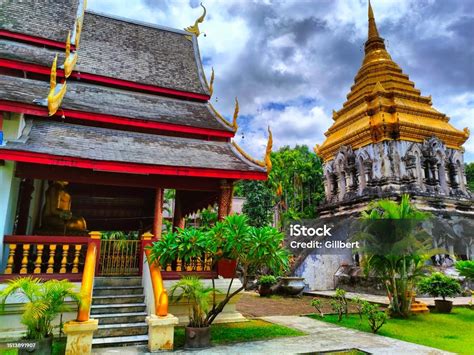  Under Thai Skies – A Photographic Journey Through Cultural Tapestry and Urban Tranquility